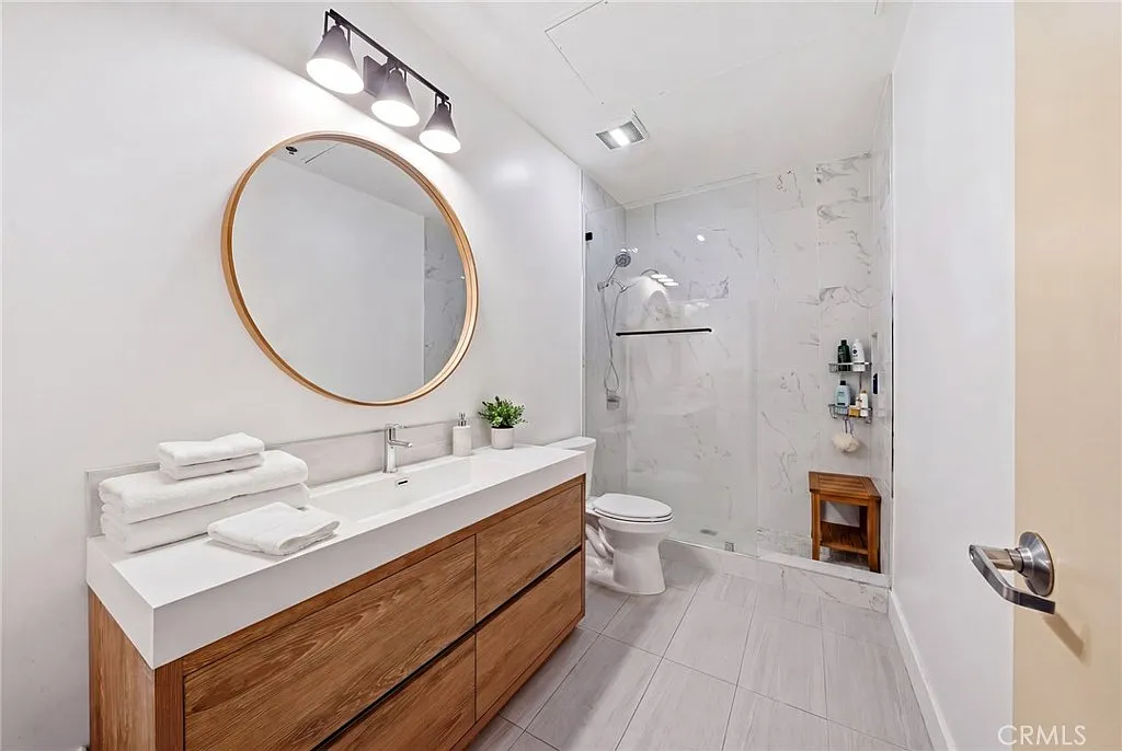 Studio, 930 sqft, $3,200 — Photo 2