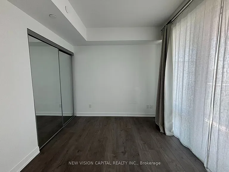 501 Yonge St #3212 — Photo 7