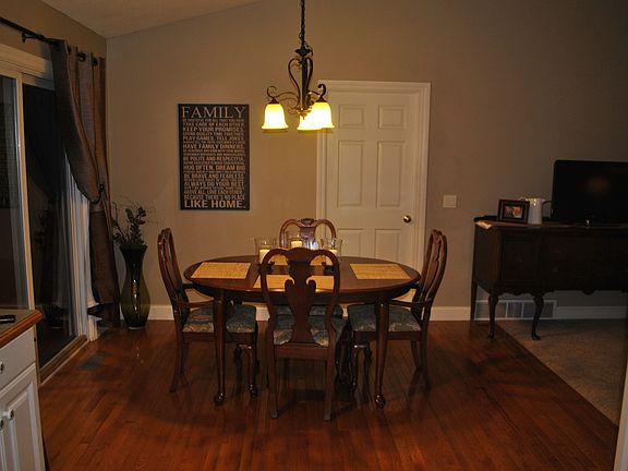3rd image of 6107 Jeffery Pl