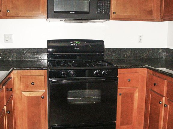 4th image of 532 W 1st St Unit 212