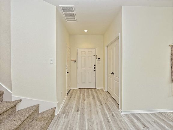 4th image of 312 Leanne Dr
