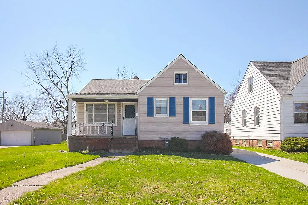 8003 Pinegrove Ave photo 1