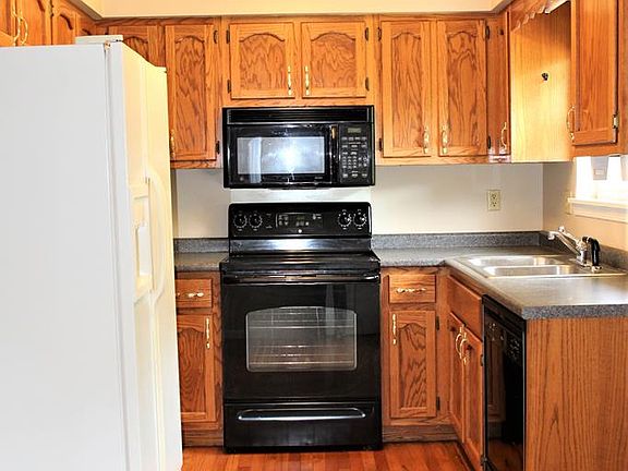 3rd image of 3537 N Riveroaks Dr