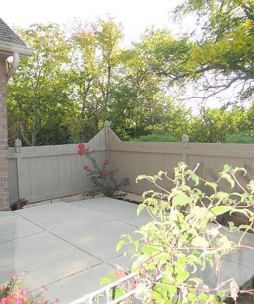 4th image of 1980 Farmbrook Cir N