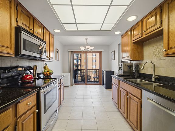 2nd image of 1380 Oakwood Ave APT 306