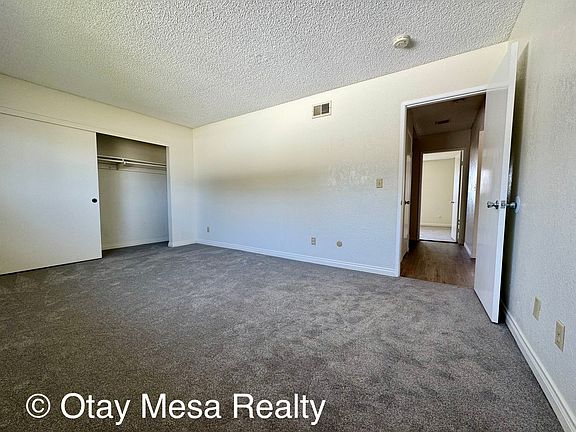 4th image of 851 Iris Ave