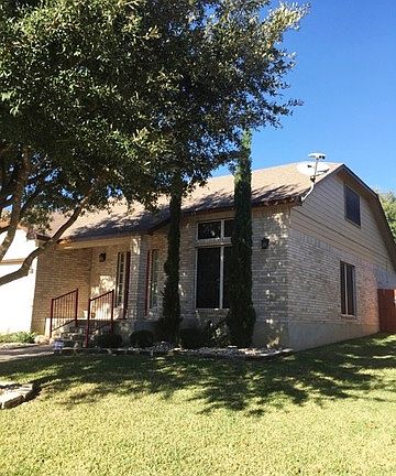 3rd image of 6115 Oakwood Trl