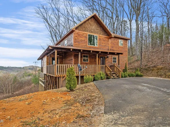 2420 Rainbow Falls Ln, Sevierville, TN 37862