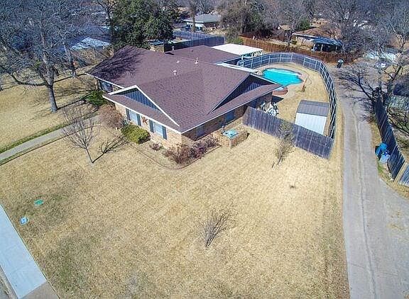 3rd image of 225 Laurie Ave
