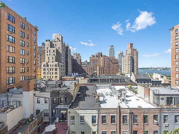 2nd image of 320 W 76th St APT 10G