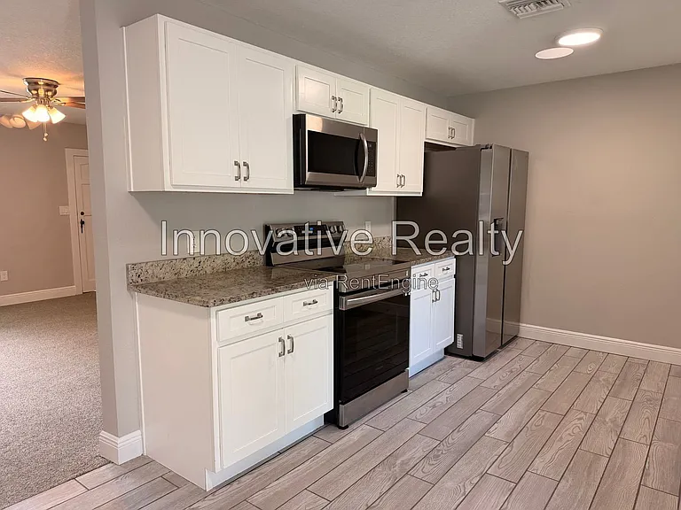 144 N Park Ave — Photo 6