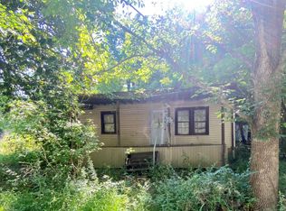 56 Red Oak Dr, Nitro, WV 25143