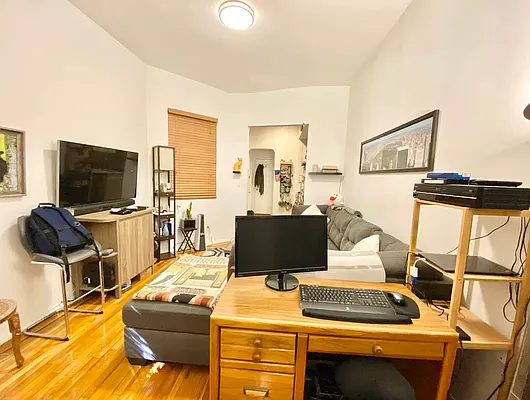 Rented by J PRESTON AND ASSOCIATES INC | media 24