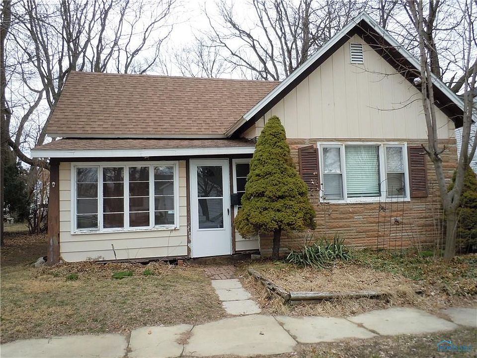 1st image of 211 Ada Ave