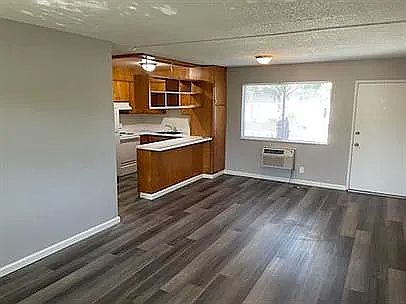 3rd image of 2755 Ventura Ave #D5728ff74