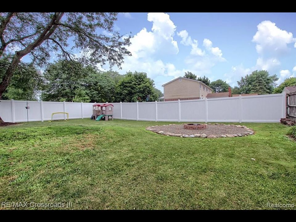 42464 Somerset Ct, photo 18