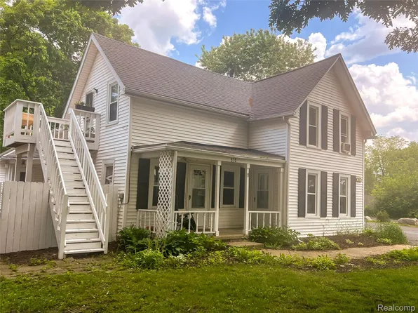 815 Rickett Rd, Brighton, MI 48116