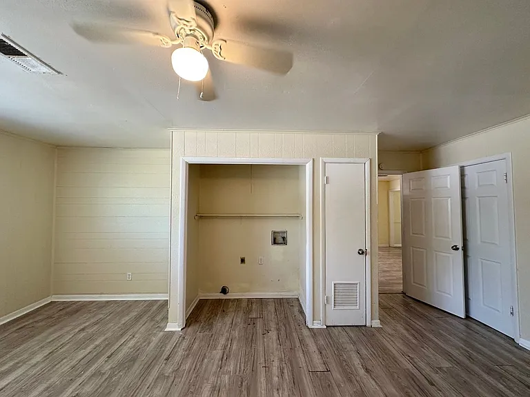 1505 S Ws Young Dr — Photo 14