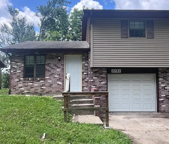 2781 Hawthorne Rd — Photo 1