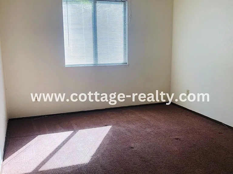 1431 Larissa Cir — Photo 5
