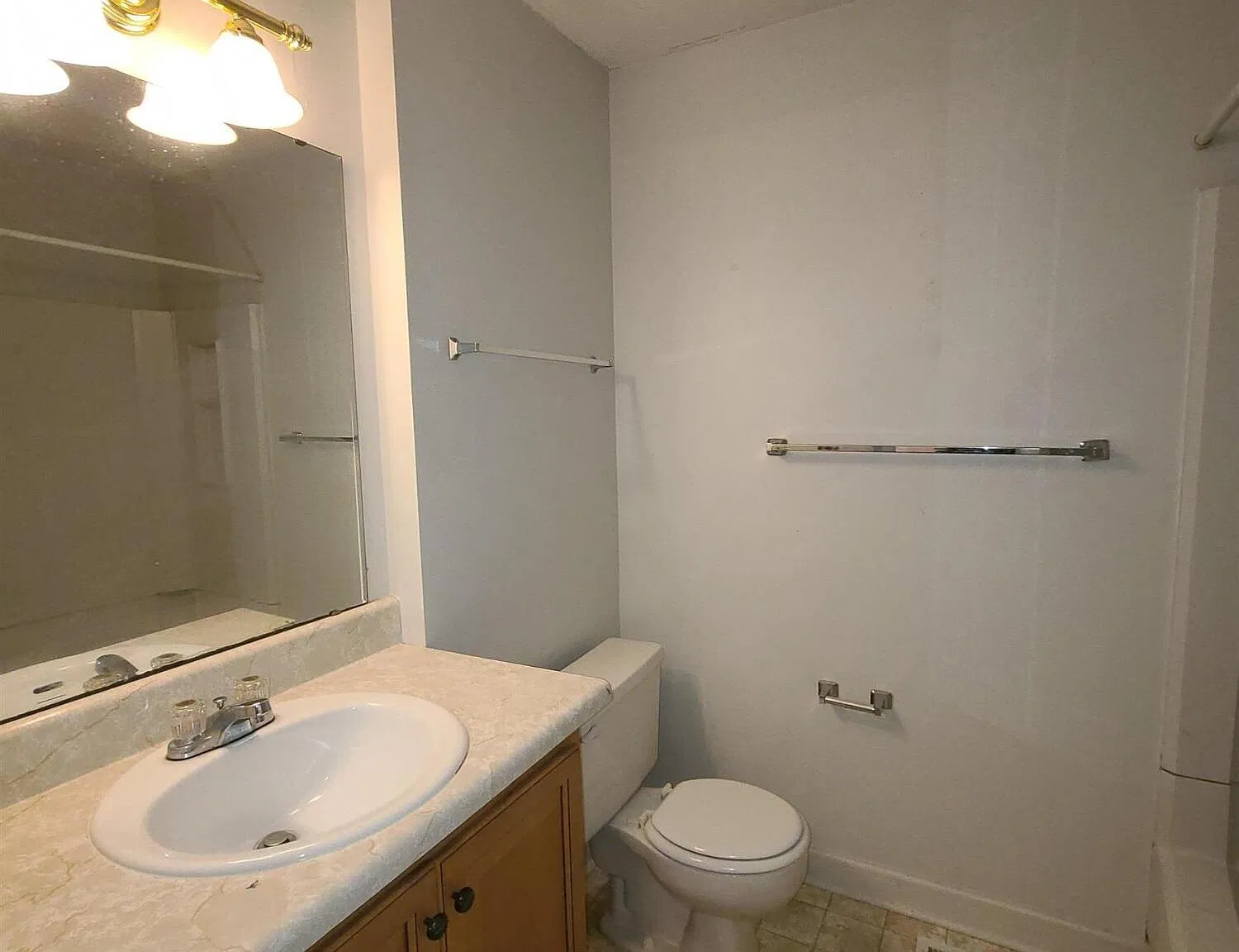 3 bed, 2.5 bath, 1330 sqft, $1,500 — Photo 4
