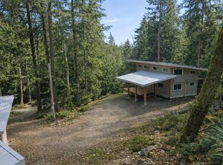 883 W Bay Rd, Gibsons, BC V0N1V8