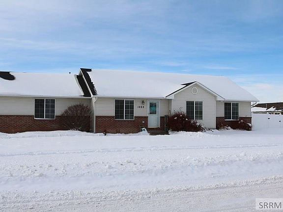 3rd image of 1223 N Crimson Dr