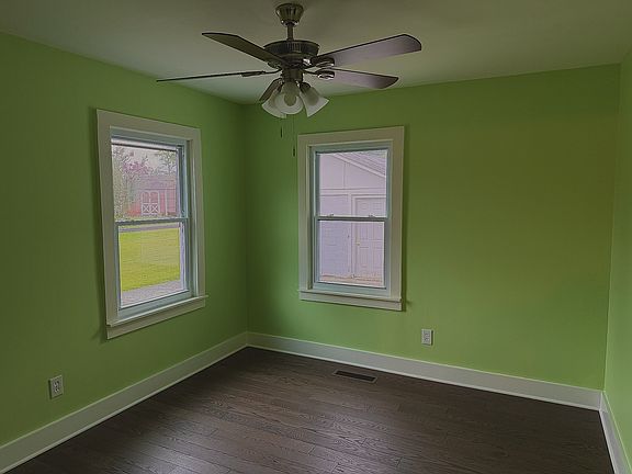 3rd image of 1210 Oak Dr