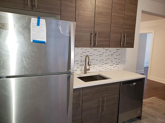 2nd image of 6419 N Albany Ave APT 1W