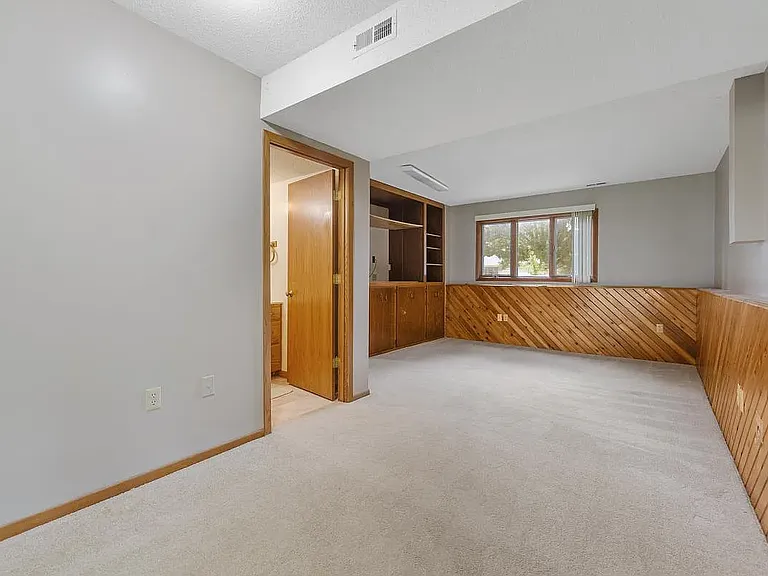 751 Lathrop Dr — Photo 13