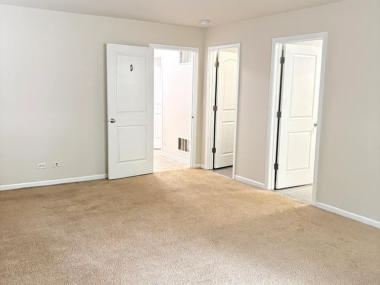 429 Grosvenor Ln — Photo 7