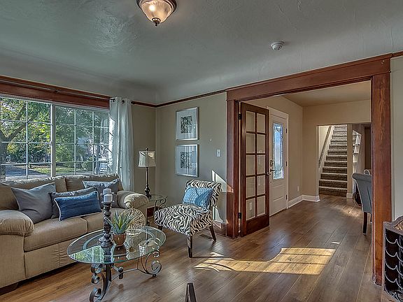 3rd image of 216 N Hutchins St
