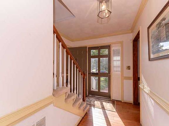 4th image of 500 Hollygate Ln