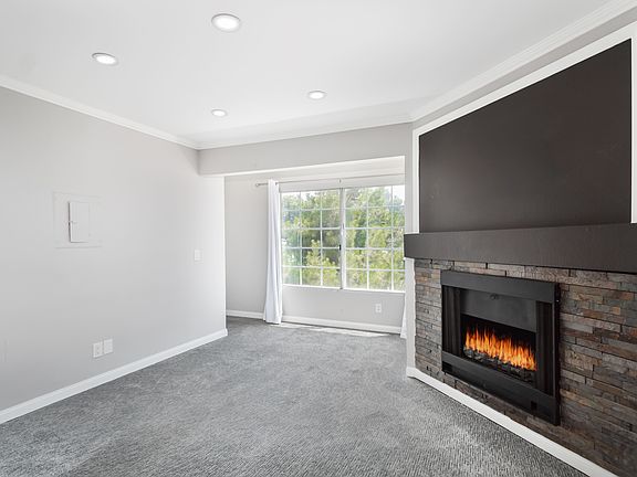 2nd image of 5530 Owensmouth Ave APT 220