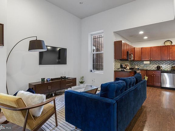 4th image of 1631 W Girard Ave