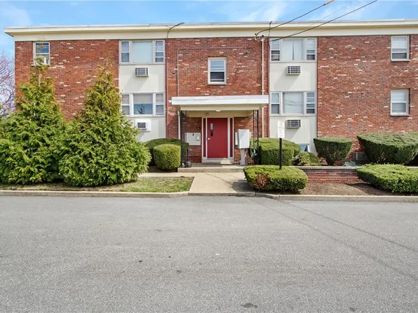 5 Cynthia Dr APT 15, North Providence, RI 02911
