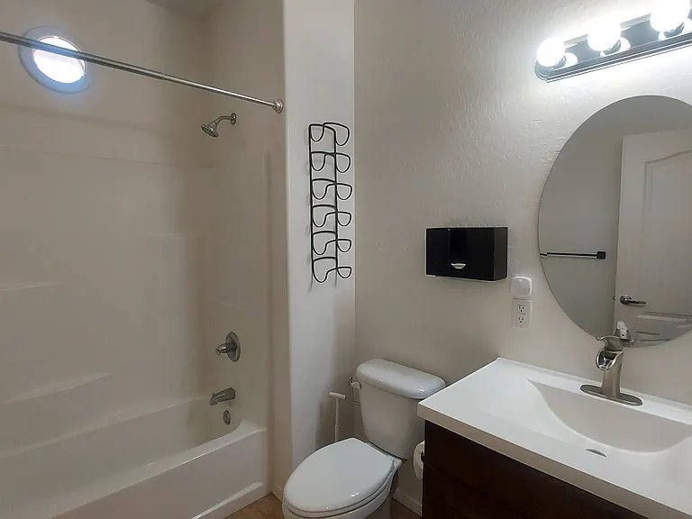 713 W Summit St — Photo 15
