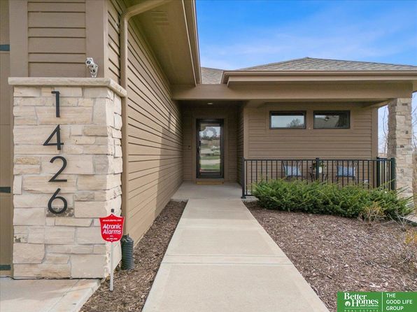 1426 S 200th Cir, Omaha, NE 68130