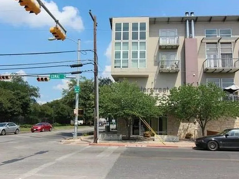 1601 E Cesar Chavez St #204 — Photo 8