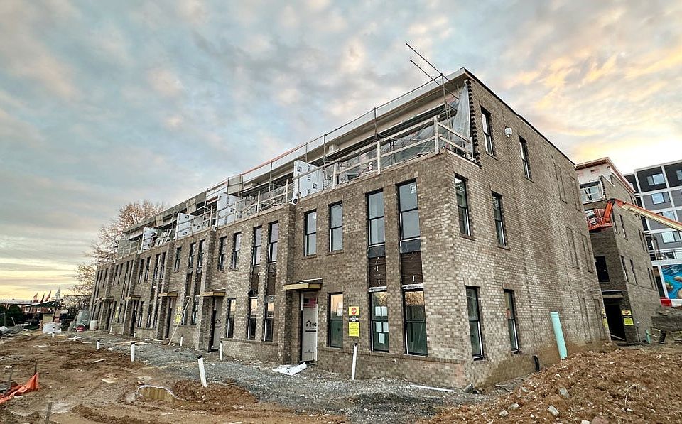 1st image of 408 W 6th St #10