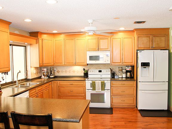 5th image of 1047 Coral Dr