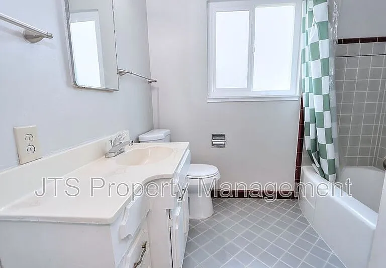 4439 V St #1 — Photo 35
