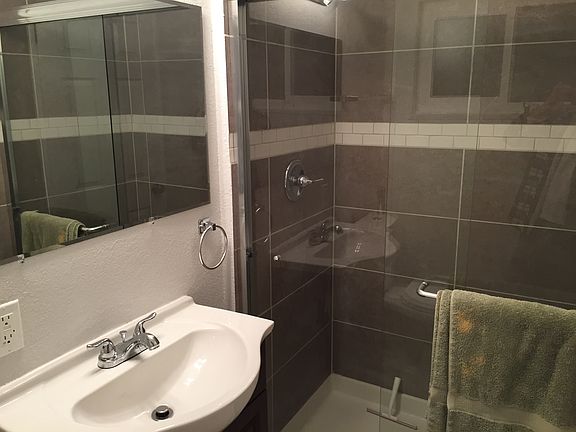 3rd image of 5053 E Hammond Ave