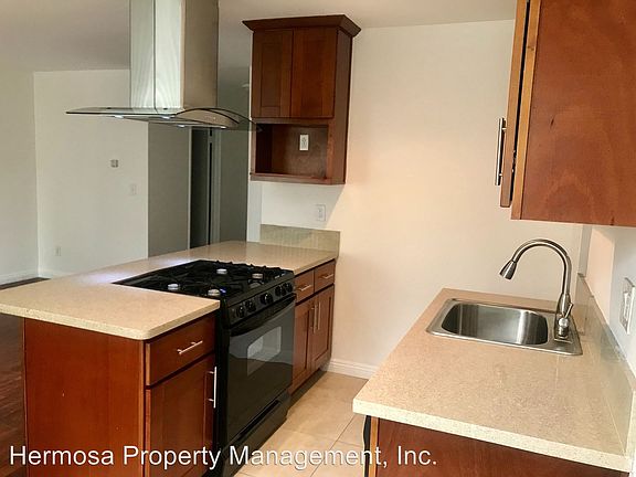 4th image of 2210 Vanderbilt Ln APT 09