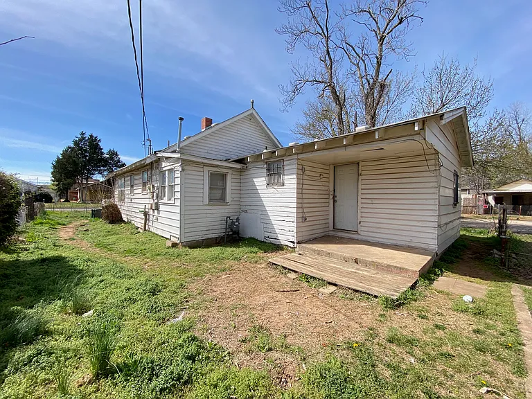 1345 SW 27th St — Photo 38