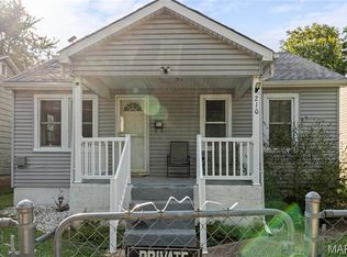 210 E 3rd St, De Soto, MO 63020