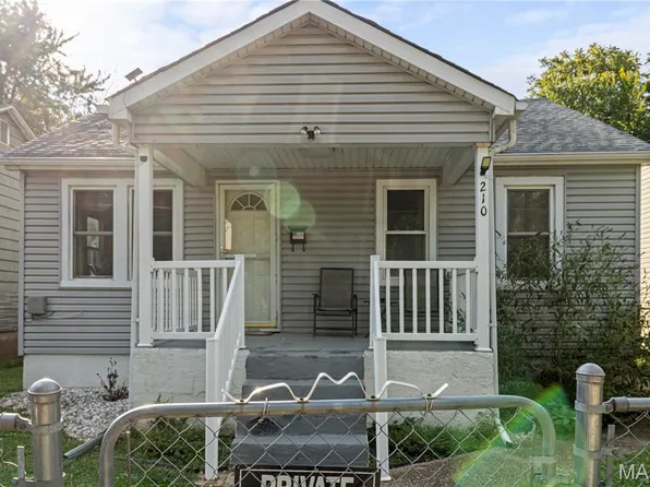 210 E 3rd St, De Soto, MO 63020