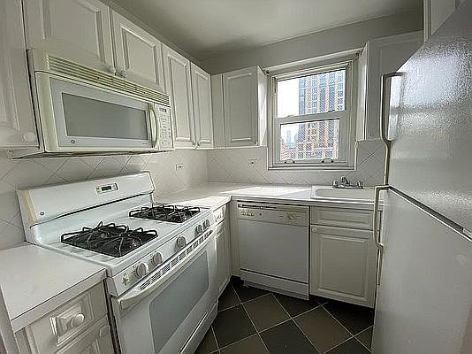 5th image of 340 E 51st St APT 4H