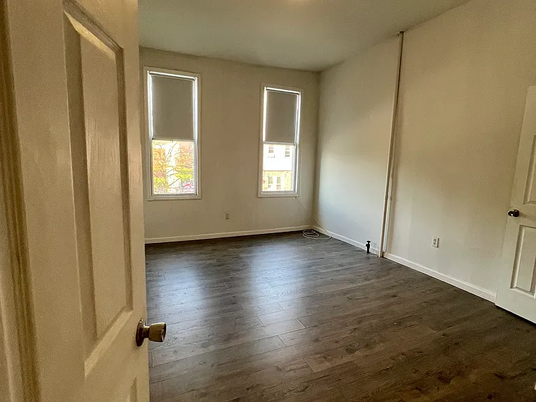14 Wilson Ave #2L — Photo 4