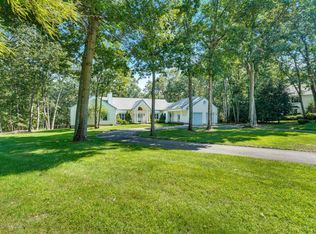 4 E Dickens Ct, Jackson, NJ 08527